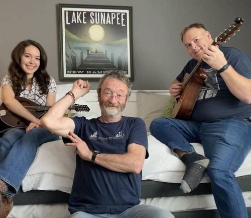 4-time Juno award winner David Francey (C) with Jess Wedden (L) and Chris Murphy (R)