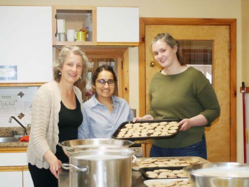 (L to R) Areltte Rodgers, Amrti Kaillon, and Elyse Rodgers preparing Kheer and cookies