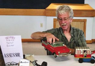 Darryl Silver at the South Frontenac Museum “Treasures in the Attic” event.