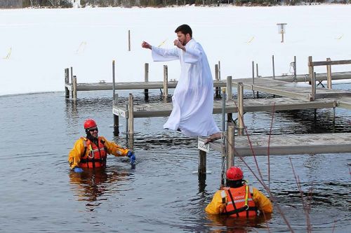 Will he sink? Rev. Jonathan Askwith won best costume at the Polar Plunge at the Sharbot Lake Marina Sunday. Contrary to speculation amongst the crowd, he wasn’t able to walk on water and sunk beneath the surface just like everybody else. Photo/Craig Bakay