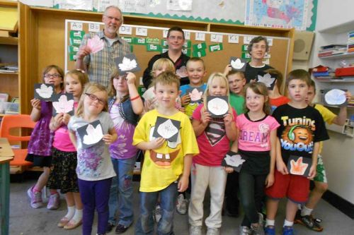 Chris Roberts from Mike Dean’s, Christine Patterson representing the food bank; Karl Kent and his Granite Ridge Education Centre grade 2 class with their "Autumn Leaves" for the food bank.