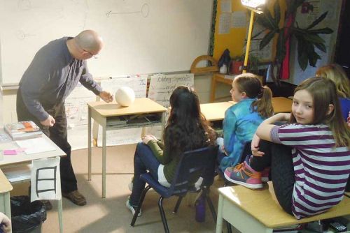 Mr. Hull teaches the technique of chiaroscuro to students at the Land O' Lakes Art Club  