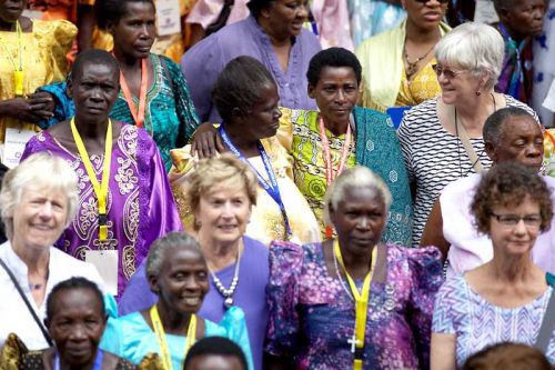 Adele Colby (centre) at the gathering and conference of Ugandan grandmothers in Entebbe, Uganda back in October 2015