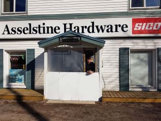 Out of concern for his staff, Andrew Asselstine created a drive-through option at Asselstine Hardware in Verona. Photo/submitted