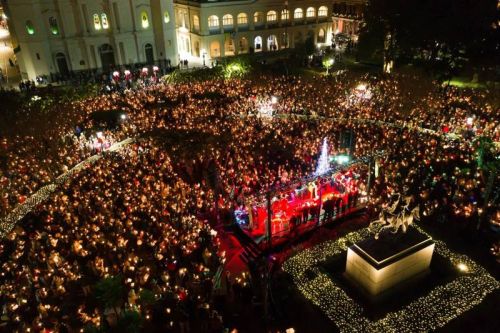 Carolling in Jackson Square