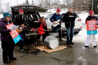 LPS Teachers Begin Two-day Walkout with Music