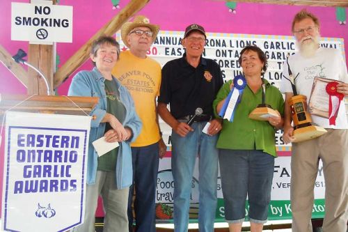  Dianne Dowling, Paul Pospisil, John McDougall with champion garlic growers Ali Ross and Bill Kirby at the Eastern Ontario Garlic Awards in Verona on August 30.